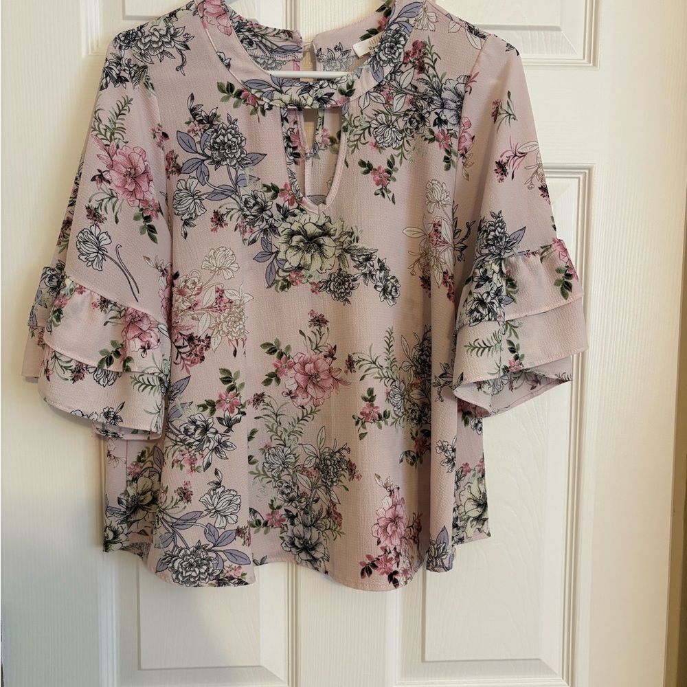 ✨3/$10✨ URBAN Romantics Pink Flutter Sleeve Blouse